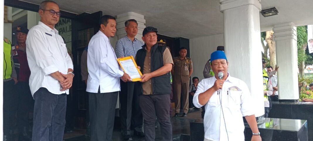 7 x 24 Tidak di Tindaklanjuti Terkait Penebangan Pohon Di Kota Palembang, Laskar Lembaga Advokasi Sekerja Rakyat Provinsi Sumatera Selatan Akan Melakukan Aksi Lebih Besar 7 x 24 Tidak di Tindaklanjuti Terkait Penebangan Pohon Di Kota Palembang, Laskar Lembaga Advokasi Sekerja Rakyat Provinsi Sumatera Selatan Akan Melakukan Aksi Lebih Besar