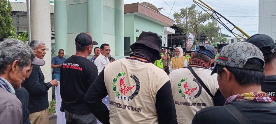 SIRA Mendesak Kejari Palembang Untuk Pro-Aktif Mengejar Penghitungan Kerugian Negara oleh Inspektorat Daerah SumseL Atas Dugaan Korupsi PT. SAI tahun 2021-2022 SIRA Mendesak Kejari Palembang Untuk Pro-Aktif Mengejar Penghitungan Kerugian Negara oleh Inspektorat Daerah SumseL Atas Dugaan Korupsi PT. SAI tahun 2021-2022