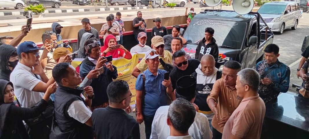 GLSS Desak Walikota Palembang Tinjau Ulang Rotasi Jabatan Seketaris PUPR Kota Palembang GLSS Desak Walikota Palembang Tinjau Ulang Rotasi Jabatan Seketaris PUPR Kota Palembang