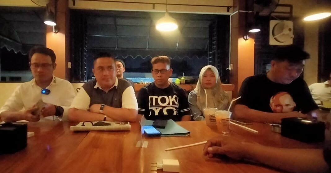 Tim Kuasa Hukum Angkut Jauhari dan Junaidi dan Pihak P3IJP gelar Konferensi Pers Terkait Beredarnya Pemberitaan Yang Menyudutkan Pihaknya Tim Kuasa Hukum Angkut Jauhari dan Junaidi dan Pihak P3IJP gelar Konferensi Pers Terkait Beredarnya Pemberitaan Yang Menyudutkan Pihaknya