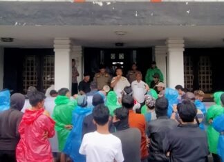 Geruduk Kator Walikota Palembang, Puluhan Massa GPK Desak Realisasikan Pembangunan Kolam Retensi Simpang Bandara