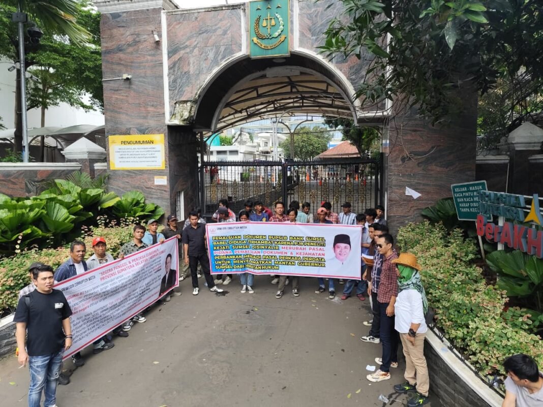 Sriwijaya Corruption Watch (SCW) Pertanyakan Laporan Ke Kejagung RI Terkait Progres Laporan Dugaan Tindak Pidana Korupsi Perbankan dengan Modus Pemalsuan Dokumen di Provinsi Sumsel Sriwijaya Corruption Watch (SCW) Pertanyakan Laporan Ke Kejagung RI Terkait Progres Laporan Dugaan Tindak Pidana Korupsi Perbankan dengan Modus Pemalsuan Dokumen di Provinsi Sumsel