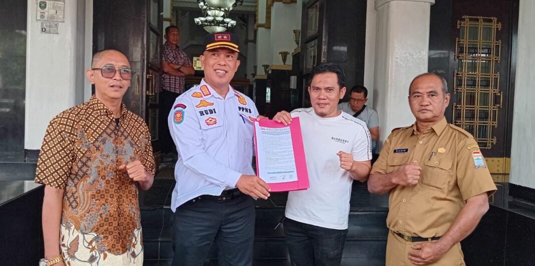 Diduga Main Proyek Pengadaan Papan Nama Sekolah SD dan SMP di Kota Palembang, CACA Sumsel Minta Walikota Palembang Periksa Oknum Dinas Pendidikan Kota Palembang Diduga Main Proyek Pengadaan Papan Nama Sekolah SD dan SMP di Kota Palembang, CACA Sumsel Minta Walikota Palembang Periksa Oknum Dinas Pendidikan Kota Palembang