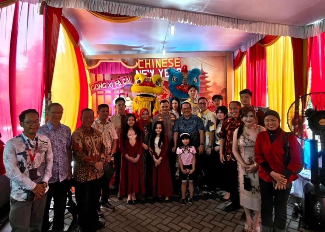 Barongsai Semarakkan Open House Imlek Ketua REI Sumsel, Ratusan Tamu Hadir Barongsai Semarakkan Open House Imlek Ketua REI Sumsel, Ratusan Tamu Hadir