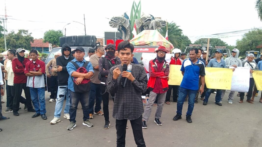 Terkait Rencana Pengadaan Meja Biliar Rp. 486,9 Juta Untuk Pimpinan DPRD Sumsel Abu Rizal, S. Ag Aktivis Pemuda Kecam Hal Tersebut Terkait Rencana Pengadaan Meja Biliar Rp. 486,9 Juta Untuk Pimpinan DPRD Sumsel Abu Rizal, S. Ag Aktivis Pemuda Kecam Hal Tersebut