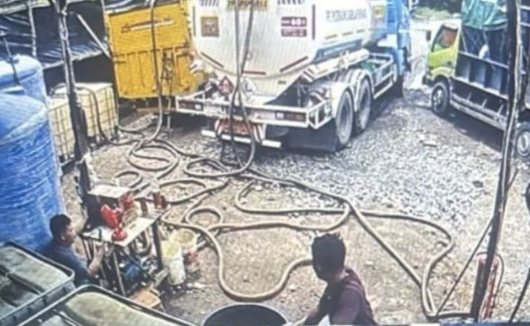 Skema BBM Ilegal di Ogan Ilir Terkuak, Ada Dugaan Keterlibatan Oknum ASN Kepsek SMK DI KOTA PALEMBANG brinsial SRN Skema BBM Ilegal di Ogan Ilir Terkuak, Ada Dugaan Keterlibatan Oknum ASN Kepsek SMK DI KOTA PALEMBANG brinsial SRN