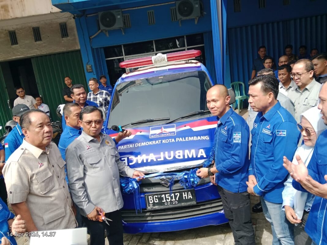 Yudha Pratomo Katakan Ini Kepedulian Untuk Masyarakat, Serahkan Ambulance Gratis Yudha Pratomo Katakan Ini Kepedulian Untuk Masyarakat, Serahkan Ambulance Gratis