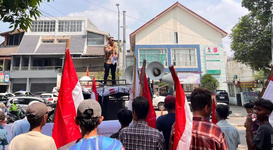 Institute Anti Corruption Indonesia kembali mendatangi kejaksan agung untuk mempertanyakan laporan tindak ljut Dugaan Indikasi Korupsi Kolusi Dan Nepotisme (KKN) Pada Badan Penanggulangan Bencana Daerah Kabupaten Banyuasin Provinsi Sumatera Selatan ke Kejaksaan Agung RI Institute Anti Corruption Indonesia kembali mendatangi kejaksan agung untuk mempertanyakan laporan tindak ljut Dugaan Indikasi Korupsi Kolusi Dan Nepotisme (KKN) Pada Badan Penanggulangan Bencana Daerah Kabupaten Banyuasin Provinsi Sumatera Selatan ke Kejaksaan Agung RI