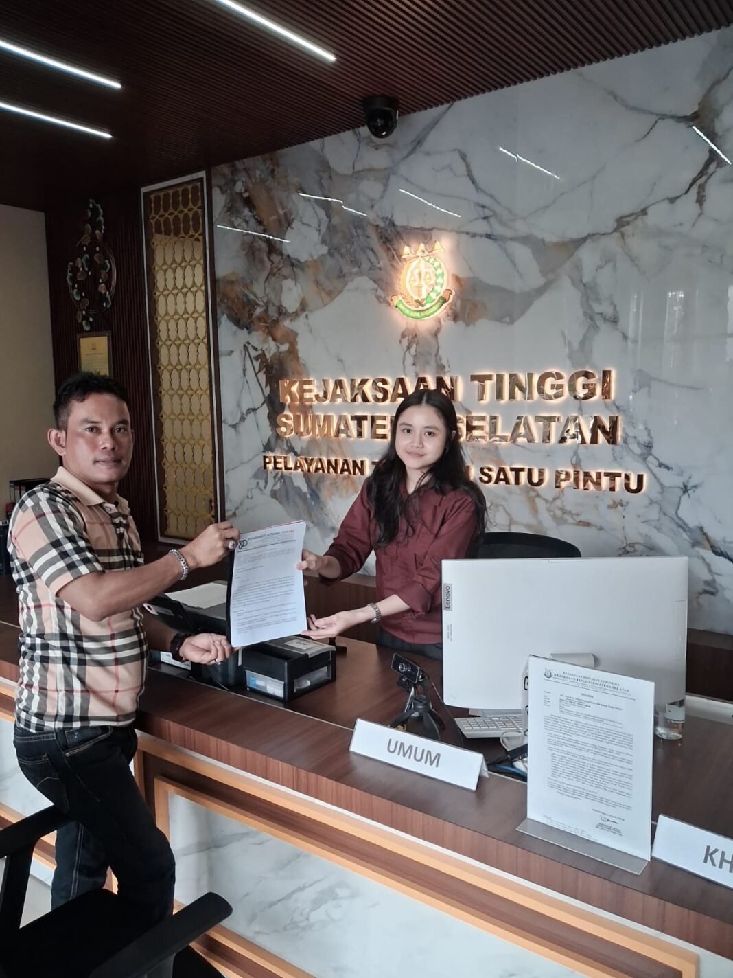 Sambangi Kejati Sumsel, PST Laporkan Terkait Dugaan Penyimpangan Dana Desa Tempirai Utara Rp2,6 Miliar Sambangi Kejati Sumsel, PST Laporkan Terkait Dugaan Penyimpangan Dana Desa Tempirai Utara Rp2,6 Miliar