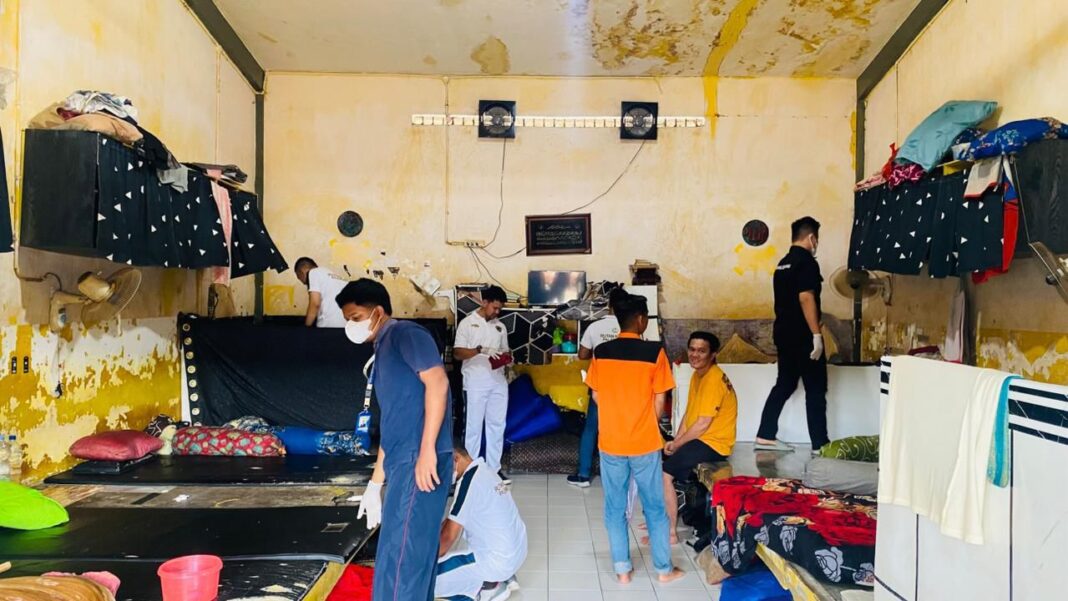 Rutan Kelas I Palembang Laksanakan Razia Rutin Blok Hunian Warga Binaan Rutan Kelas I Palembang Laksanakan Razia Rutin Blok Hunian Warga Binaan