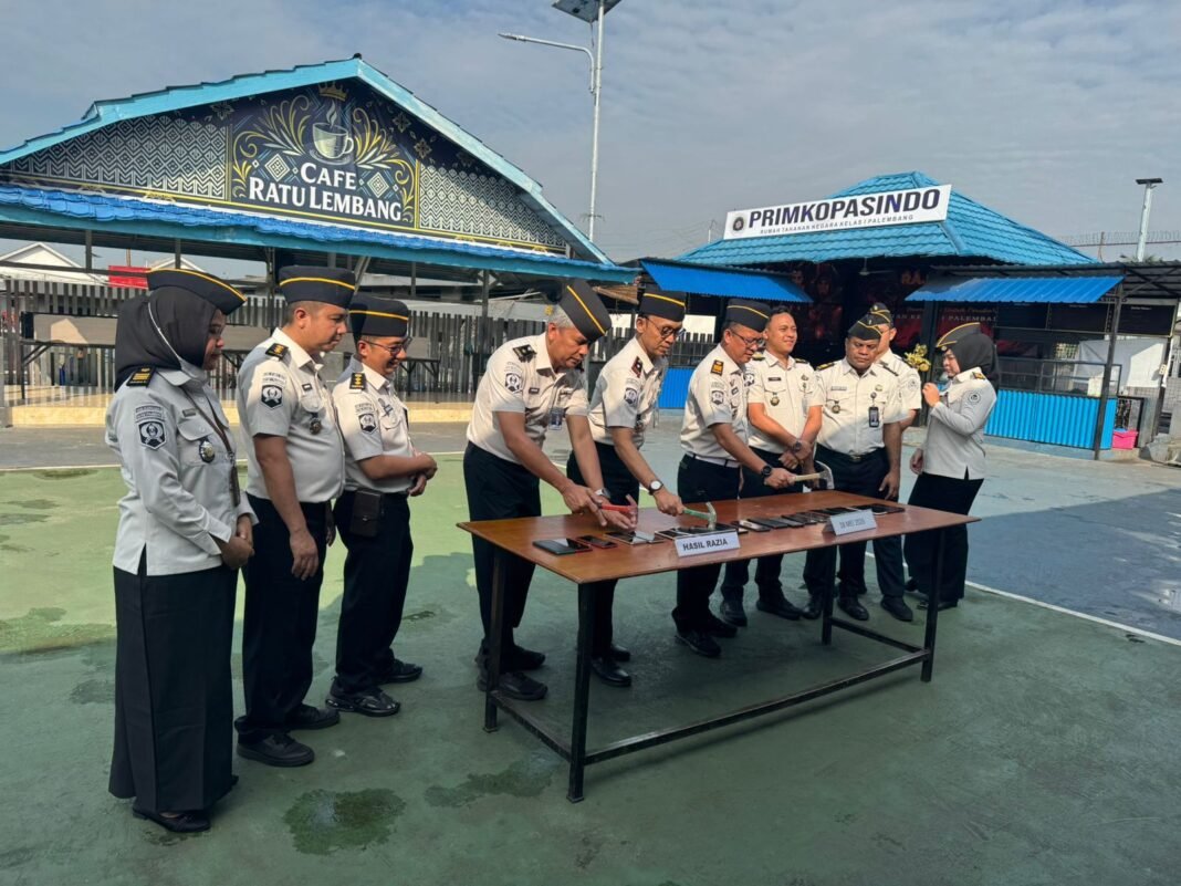Rutan Kelas I Palembang Musnahkan Barang Hasil Razia, Wujud Komitmen Jaga Keamanan dan Ketertiban Rutan Kelas I Palembang Musnahkan Barang Hasil Razia, Wujud Komitmen Jaga Keamanan dan Ketertiban
