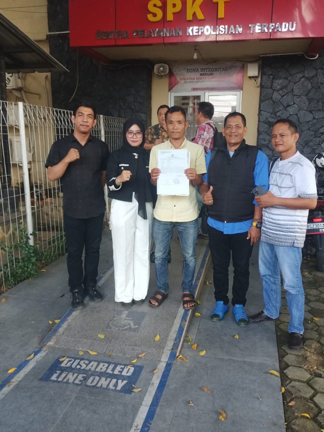 Wanita Hamil 5 Bulan Dikeroyok Tiga Orang Warga Talang Pangeran Ulu, Kecamatan Pemulutan Barat Melapor ke Polda Sumsel Wanita Hamil 5 Bulan Dikeroyok Tiga Orang Warga Talang Pangeran Ulu, Kecamatan Pemulutan Barat Melapor ke Polda Sumsel