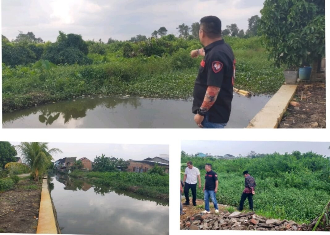 Warga Perumahan Green Catleya Residence Kelurahan Sako Kota Palembang, Protes Keras Kanal Hanya Dibersihkan Sebagian Saja Warga Perumahan Green Catleya Residence Kelurahan Sako Kota Palembang, Protes Keras Kanal Hanya Dibersihkan Sebagian Saja