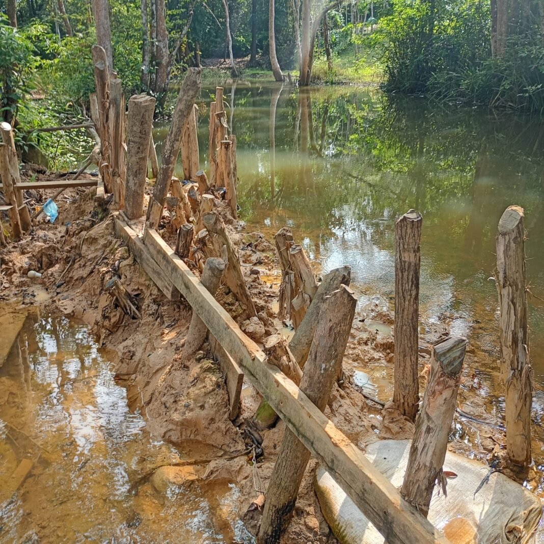 DIDUGA MANGKRAK LASKAR SUMSEL DESAK KEJATI USUT TUNTAS PROYEK IRIGASI DI MUARA ENIM DIDUGA MANGKRAK LASKAR SUMSEL DESAK KEJATI USUT TUNTAS PROYEK IRIGASI DI MUARA ENIM