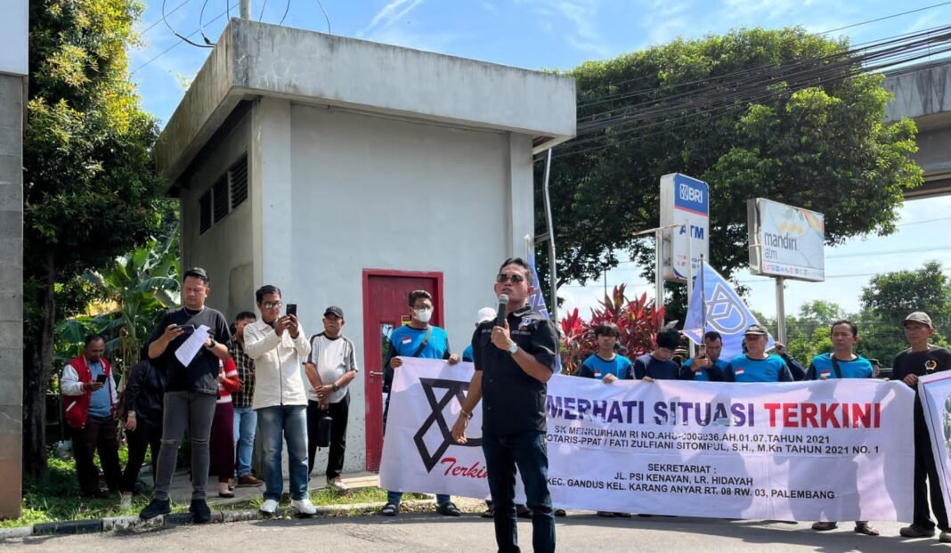 Dugaan Proyek Aspal Fiktif Rp1,5 Miliar di PUPR Palembang di Laporkan PST ke Kejati Sumsel Dugaan Proyek Aspal Fiktif Rp1,5 Miliar di PUPR Palembang di Laporkan PST ke Kejati Sumsel