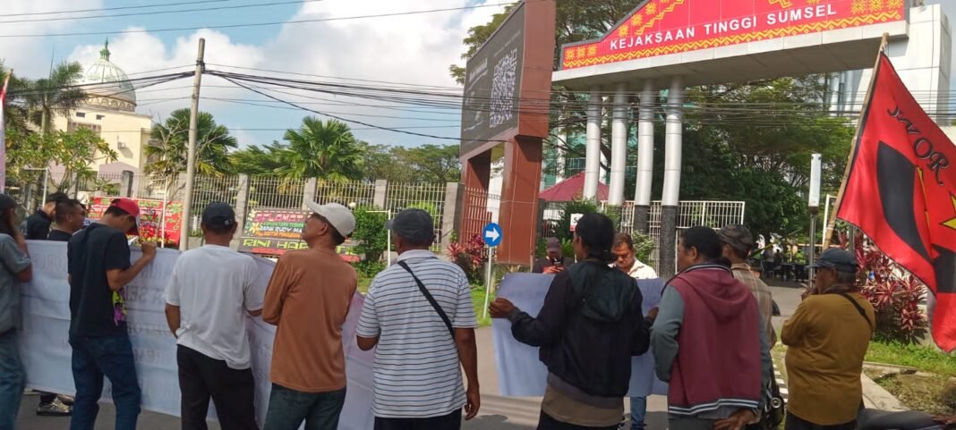 Jakor Sumsel Akan Gelar Aksi di Polda Sumsel dan Kejati Sumsel Terkait Ilegal Refenery di Sungai Angit Babat Toman Muba Jakor Sumsel Akan Gelar Aksi di Polda Sumsel dan Kejati Sumsel Terkait Ilegal Refenery di Sungai Angit Babat Toman Muba