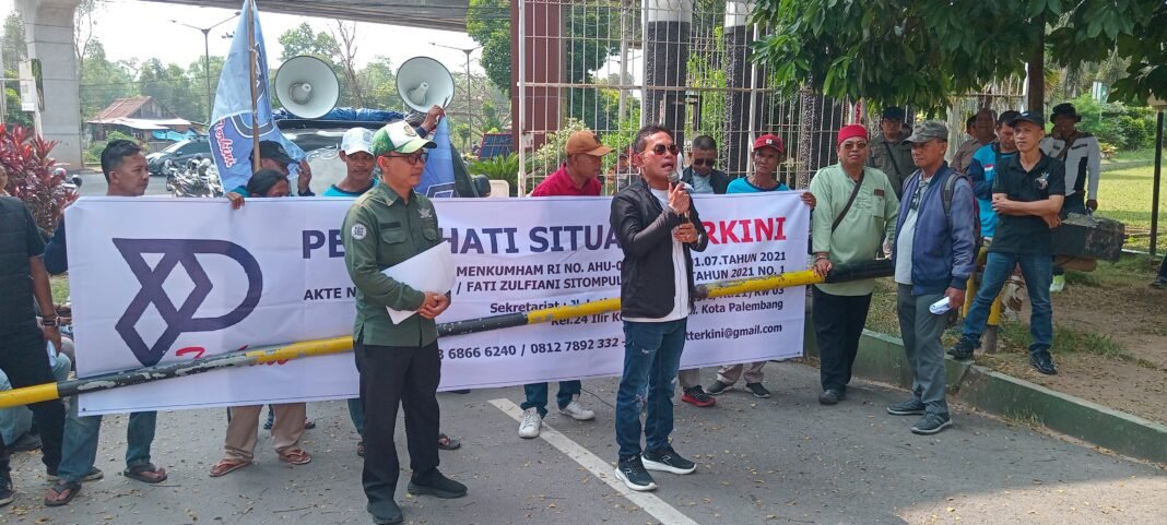 Seret Aktor Intelektual Korupsi Jasa Pandu Sungai Lalan Yang Merugikan Keuangan Negara Rp160 Miliar, Massa PST Desak Kejati Sumsel Seret Aktor Intelektual Korupsi Jasa Pandu Sungai Lalan Yang Merugikan Keuangan Negara Rp160 Miliar, Massa PST Desak Kejati Sumsel