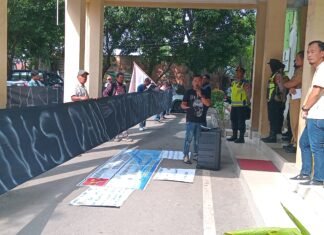 Massa Jakor Sumsel Minta Dinas Lingkungan Hidup dan Pertanahan Pro. Sumsel Berikan Sanksi Tegas pada PT Tirta Musi Laju, PT Hokkan Deltapack Industri Banyuasin, PT Tunas Baru Lampung Banyuasin Diduga Mencemari Lingkungan