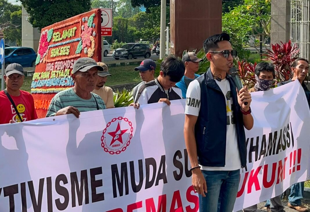 Rahmat Hidayat, SE : Desak Kejati sumsel bongkar dugaan korupsi kredit macet di Bank Sumsel Babel Capem Bandara Mas sebesar Rp. 9,5 miliar Rahmat Hidayat, SE : Desak Kejati sumsel bongkar dugaan korupsi kredit macet di Bank Sumsel Babel Capem Bandara Mas sebesar Rp. 9,5 miliar