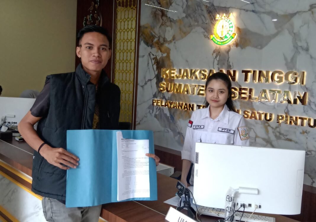Sambangi Kejati Sumsel SCW Laporkan Dugaan KKN di Lingkungan Dinas Pendidikan Kabupaten Ogan Komering Ilir Ke Kejati Sumsel Sambangi Kejati Sumsel SCW Laporkan Dugaan KKN di Lingkungan Dinas Pendidikan Kabupaten Ogan Komering Ilir Ke Kejati Sumsel