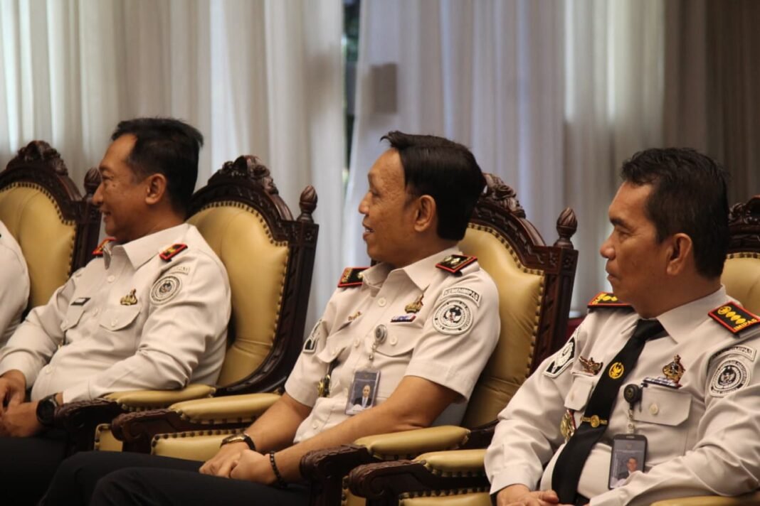 Perkuat Sinergi Pemasyarakatan, Karutan Kelas I Palembang Dampingi Kakanwil Ditjenpas Sumsel Audiensi dengan Gubernur Sumsel Perkuat Sinergi Pemasyarakatan, Karutan Kelas I Palembang Dampingi Kakanwil Ditjenpas Sumsel Audiensi dengan Gubernur Sumsel