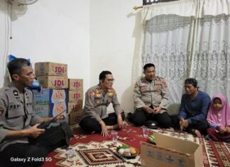 Kapolsek Seberang Ulu II Palembang Sambangi Rumah Duka Korban Penganiayaan Maut, Sampaikan Bela Sungkawa dan Tali Asih Sekaligus Sambut HUT Polri Ke-80