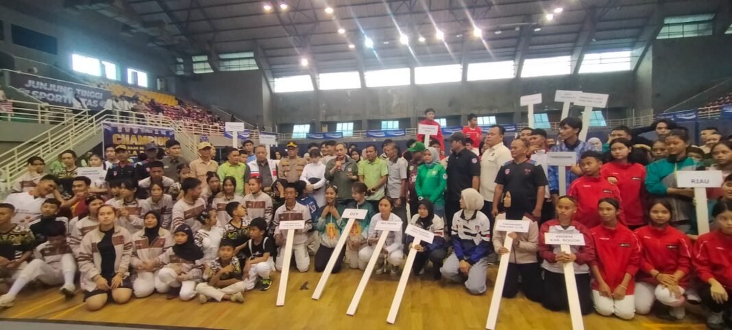 Hampir 200 Peserta Perwakilan 11 Provinsi Ikuti Kejuaraan Anggar Nasional Piala RD-PS Cup Tahun 2026 Hampir 200 Peserta Perwakilan 11 Provinsi Ikuti Kejuaraan Anggar Nasional Piala RD-PS Cup Tahun 2026