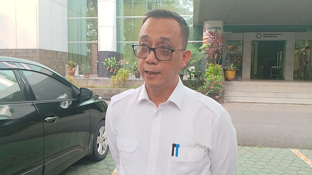 Kejati Sumsel Hadirkan Kadis PUPR Kabupaten Pali Terkait Dugaan KKN Suap di Lingkungan Pemkab Pali Sebagai Saksi Kejati Sumsel Hadirkan Kadis PUPR Kabupaten Pali Terkait Dugaan KKN Suap di Lingkungan Pemkab Pali Sebagai Saksi