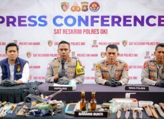 Berantas Peredaran Senjata Ilegal, Polres OKI Jajaran Polda Sumsel Amankan Pembuat Senpi dan Bom Molotov