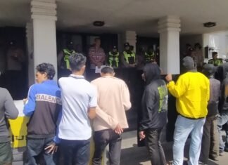 Massa KARSS Desak Walikota Copot Jabatan Kadis Damkar dan Meminta Wawako Mundur Dari Jabatannya