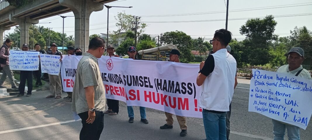 Masa HAMASS dlDesak apenetapan Tersangka klKasus Dugaan Korupsi di Cabang Bank Sumsel Babel Pagaralam Masa HAMASS dlDesak apenetapan Tersangka klKasus Dugaan Korupsi di Cabang Bank Sumsel Babel Pagaralam