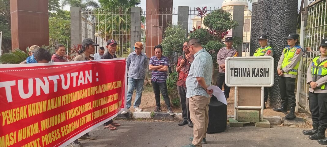 Massa CACA Sumsel Minta Panggil dan Periksa Kepala Dinas Kesehatan Kabupaten OKI Terkait Dugaan Penyimpangan Proyek Renovasi Puskesmas di OKI Massa CACA Sumsel Minta Panggil dan Periksa Kepala Dinas Kesehatan Kabupaten OKI Terkait Dugaan Penyimpangan Proyek Renovasi Puskesmas di OKI