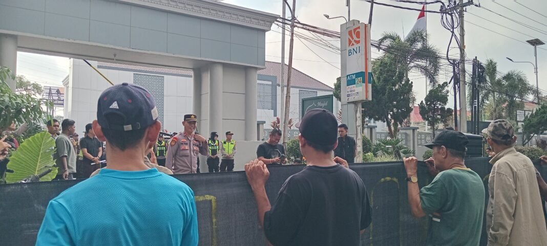 Jakor Sumsel Tuntut Penetapan Tersangka dalam Dugaan Korupsi Lampu Jalan Kota Palembang Jakor Sumsel Tuntut Penetapan Tersangka dalam Dugaan Korupsi Lampu Jalan Kota Palembang