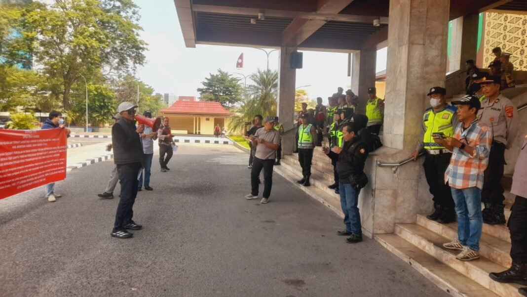 Lahan Milik H. Lamudin Diduga Dikuasai Secara Sepihak oleh PT LONSUM dan PT Saleh Raya. POSE RI Minta DPRD Prov. Sumsel Tegakan Keadila Lahan Milik H. Lamudin Diduga Dikuasai Secara Sepihak oleh PT LONSUM dan PT Saleh Raya. POSE RI Minta DPRD Prov. Sumsel Tegakan Keadila