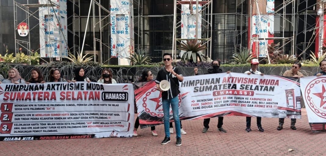 Massa HAMASS Desak KPK RI Usut Dugaan Jual Beli Jabatan di Lingkungan Pemkab OKI Massa HAMASS Desak KPK RI Usut Dugaan Jual Beli Jabatan di Lingkungan Pemkab OKI