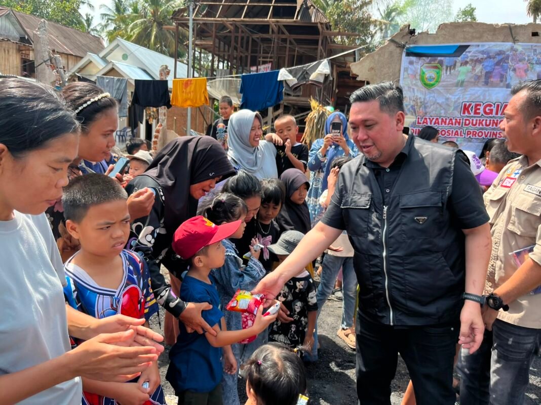Anggota DPRD Sumsel M. Oktafiansyah Sambangi Korban Kebakaran, Bagikan Bantuan dan Pulihkan Trauma Anak Anggota DPRD Sumsel M. Oktafiansyah Sambangi Korban Kebakaran, Bagikan Bantuan dan Pulihkan Trauma Anak