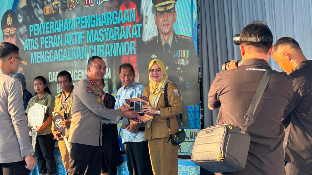 Pulihkan Hak Warga, Kapolda Sumsel Pimpin Penyerahan Barang Bukti Kejahatan di Palembang Pulihkan Hak Warga, Kapolda Sumsel Pimpin Penyerahan Barang Bukti Kejahatan di Palembang