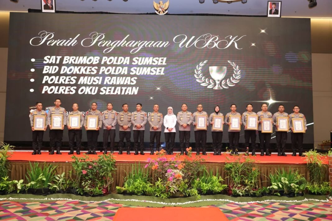 Dari Piagam ke Pelayanan Nyata, Kapolda Sumsel Ajak Jajaran Wujudkan Birokrasi Bersih dan Melayani Dari Piagam ke Pelayanan Nyata, Kapolda Sumsel Ajak Jajaran Wujudkan Birokrasi Bersih dan Melayani