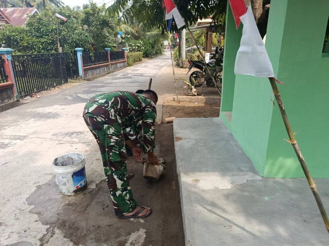 Jelang Penutupan TMMD ke-129, Satgas Finishing Pos Kamling dan Bersihkan Lingkungan Jelang Penutupan TMMD ke-129, Satgas Finishing Pos Kamling dan Bersihkan Lingkungan