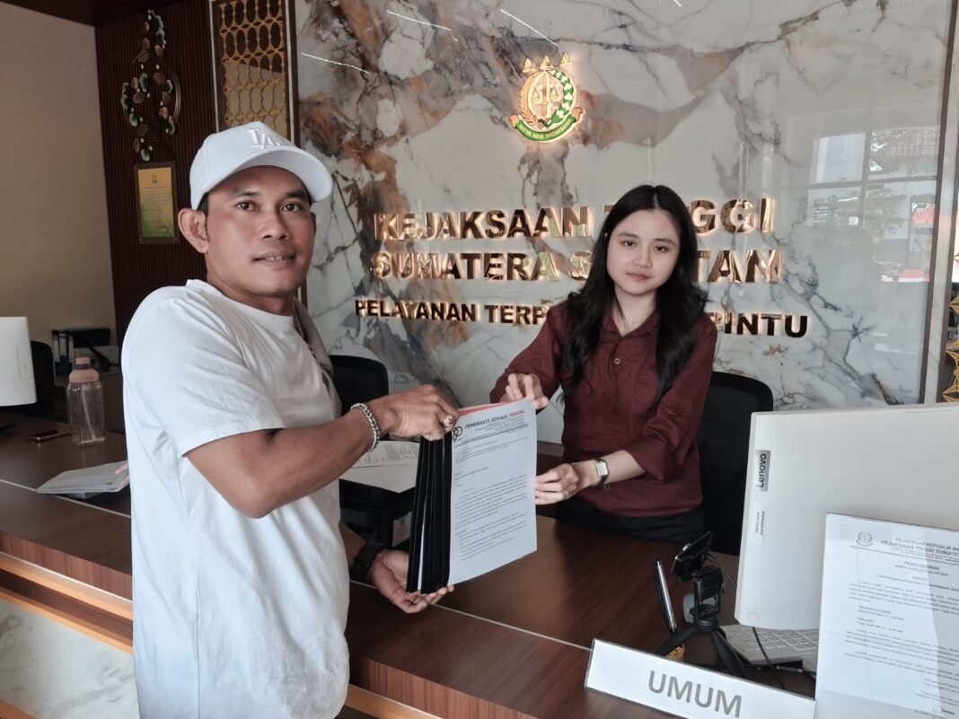 Dana BOS dan PSG Disorot, PST Banyuasin Laporkan Dugaan KKN di Sejumlah SMA ke Kejati Sumsel Dana BOS dan PSG Disorot, PST Banyuasin Laporkan Dugaan KKN di Sejumlah SMA ke Kejati Sumsel