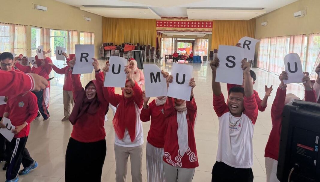 Guru SMKN 3 Palembang Adu Kreativitas dan Kekompakan, Lomba HUT RI ke-81 Dipenuhi Gelak Tawa Guru SMKN 3 Palembang Adu Kreativitas dan Kekompakan, Lomba HUT RI ke-81 Dipenuhi Gelak Tawa