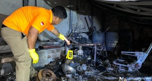 Kebakaran Lokasi Diduga Penimbunan BBM di Prabumulih, Polisi Pastikan Tidak Ada Korban Jiwa Kebakaran Lokasi Diduga Penimbunan BBM di Prabumulih, Polisi Pastikan Tidak Ada Korban Jiwa