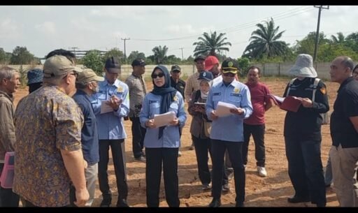 PN Pangkalan Balai Gelar Sidang Pemeriksaan Lokasi Fisik Sengketa Lahan, Kuasa Hukum Ilyas Harmi Jelaskan SHM Milik Kliennya PN Pangkalan Balai Gelar Sidang Pemeriksaan Lokasi Fisik Sengketa Lahan, Kuasa Hukum Ilyas Harmi Jelaskan SHM Milik Kliennya