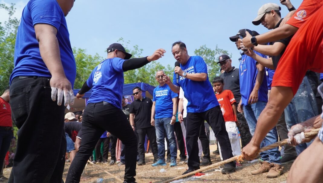 Lomba Rakyat HUT ke-25 Demokrat Meriah di Palembang, Cik Ujang Berbaur dan Berbagi dengan Warga Lomba Rakyat HUT ke-25 Demokrat Meriah di Palembang, Cik Ujang Berbaur dan Berbagi dengan Warga