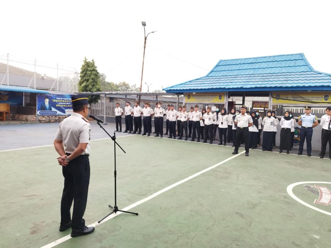 Apel Perdana Kepala Rutan Kelas I Palembang, Aris Supriyadi: Jaga Marwah dan Nama Baik Kementerian Imigrasi dan Pemasyarakatan Apel Perdana Kepala Rutan Kelas I Palembang, Aris Supriyadi: Jaga Marwah dan Nama Baik Kementerian Imigrasi dan Pemasyarakatan
