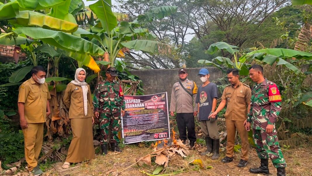 Warga 12 Ulu Diimbau Tak Bakar Sampah dan Lahan, Kapolsek SU II Gencarkan Mitigasi Karhutla Warga 12 Ulu Diimbau Tak Bakar Sampah dan Lahan, Kapolsek SU II Gencarkan Mitigasi Karhutla