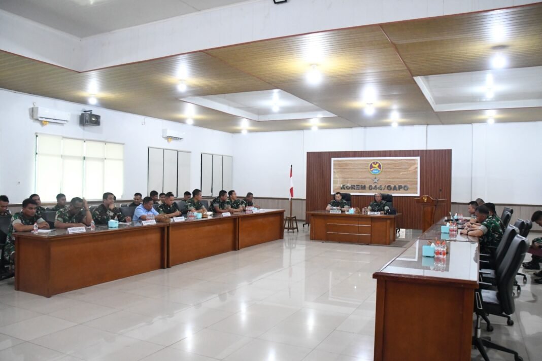 Tim Penilai Internal TNI AD Laksanakan Pemantauan Satker Berpredikat WBK di Lingkungan Korem 044/Gapo Tim Penilai Internal TNI AD Laksanakan Pemantauan Satker Berpredikat WBK di Lingkungan Korem 044/Gapo