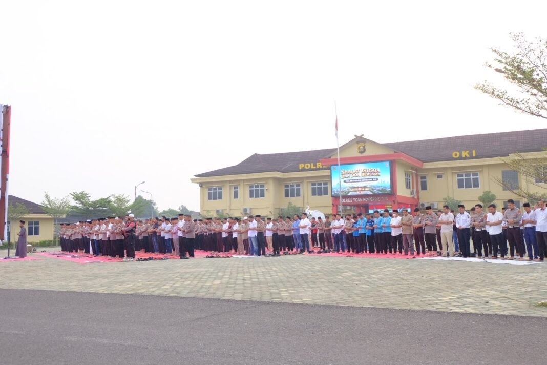 Di Tengah Cuaca Kering, Polres OKI Gelar Sholat Istisqa dan Peringatan Maulid Nabi Muhammad SAW Di Tengah Cuaca Kering, Polres OKI Gelar Sholat Istisqa dan Peringatan Maulid Nabi Muhammad SAW