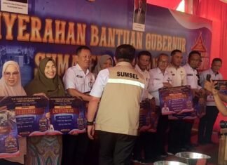 Secara Simbolis Gubernur Sumsel Serahkan Bantuan Sarpras Kepada Kelompok Masyarakat Kelautan Dan Perikanan