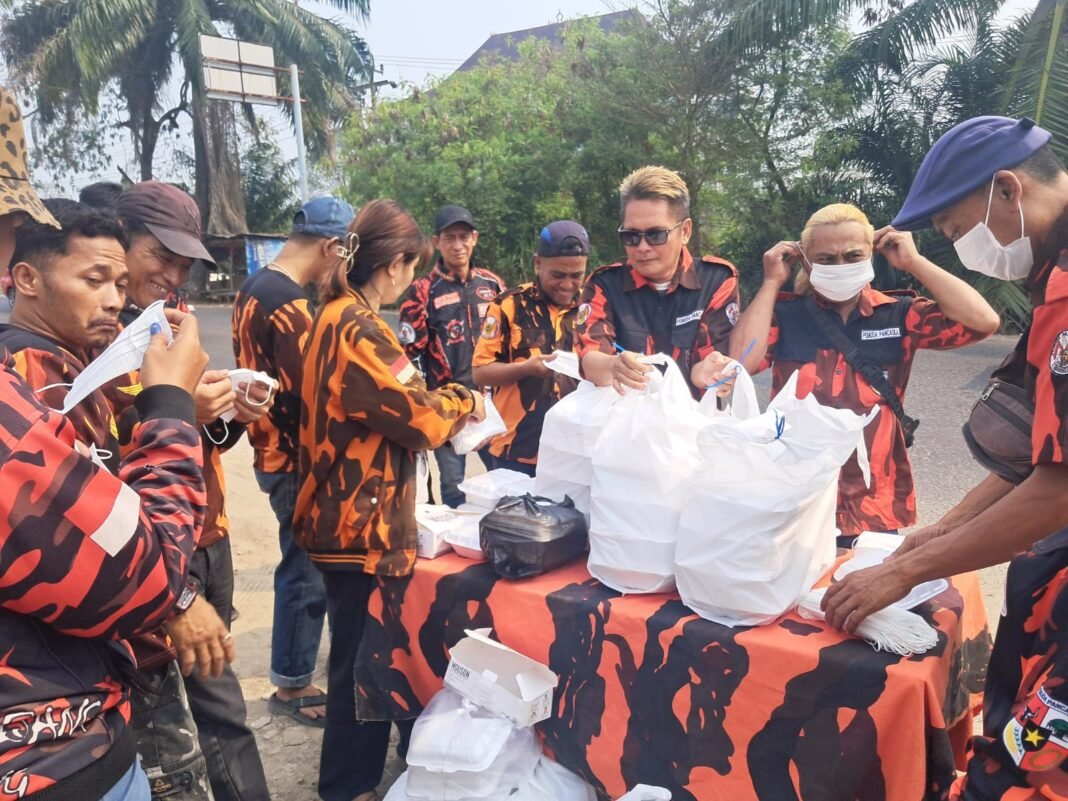 Berbagi Keberkahan di Hari Jumat, MPW, MPC dan PAC Pemuda Pancasila Jakabaring Palembang Turun Langsung Bantu Masyarakat Berbagi Keberkahan di Hari Jumat, MPW, MPC dan PAC Pemuda Pancasila Jakabaring Palembang Turun Langsung Bantu Masyarakat